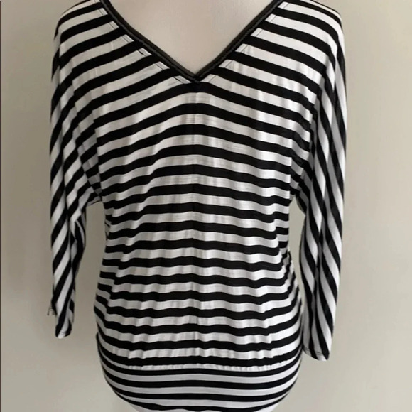 •WHBM• Double V Dressy Tee, Like new💕 - Picture 6 of 8